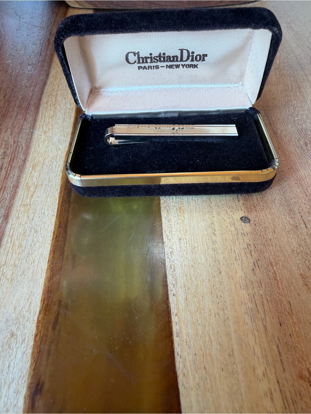 Vintage Christian Dior Gold-Tone Engraved Tie Clip with velvet box - Picture 5 of 11